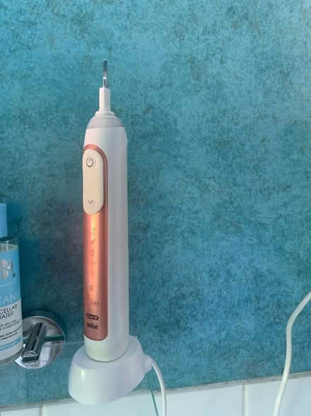 Photo of Electric toothbrush with charger (B14) #1