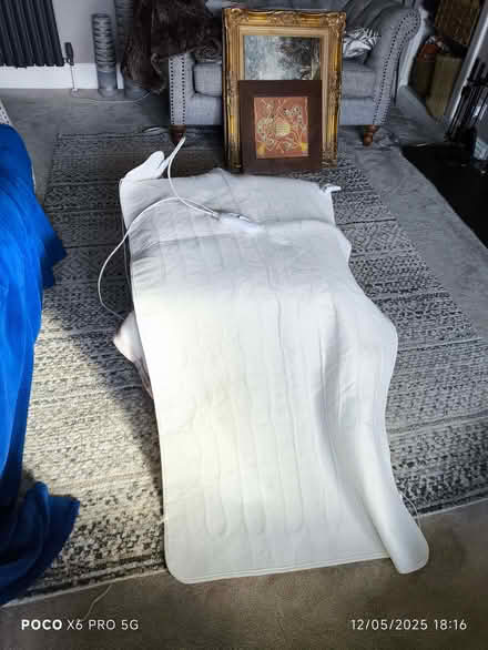 Photo of free Electric blanket and towels (Langside G43) #1