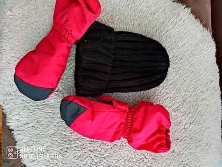 Photo of free Child hat and gloves (Henbury) #1