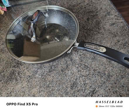 Photo of free Scoville Never stick frying pan with lid, approx 23cm (Llanllechid LL57) #4