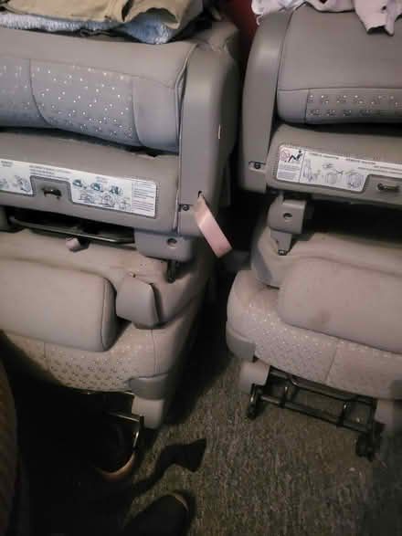 Photo of free Kia Sedona car seats (Manea PE15) #1