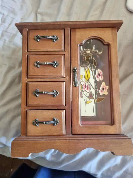 Photo of free Wooden Jewellery box (DE11) #1