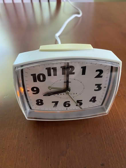 Photo of free Alarm clock (Nr Fresh Pond & Mt Auburn Cem.) #1