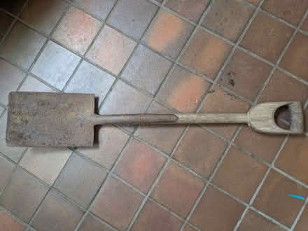 Photo of free 'Neverbend' garden spade (Halton LA2) #1