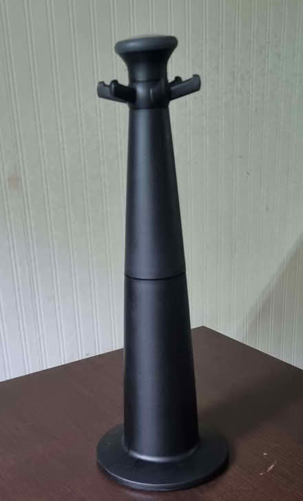 Photo of free Kitchen utensil carousel (Whitehill GU35) #1