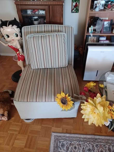 Photo of free chair (Carlingwood area) #1