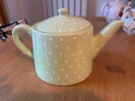 Photo of free 8 teapots - various (Yarnton OX5) #1