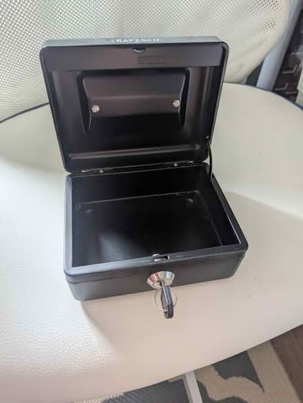 Photo of free Lock box with key (OX11) #1