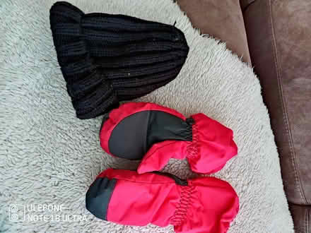 Photo of free Child hat and gloves (Henbury) #2