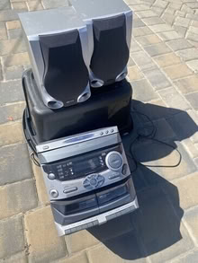 Photo of free Stereo with speakers #1