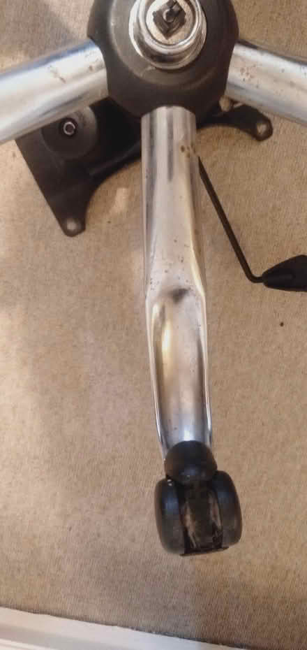 Photo of free Heavy duty office chair base&wheels (OX1 South Oxford) #4