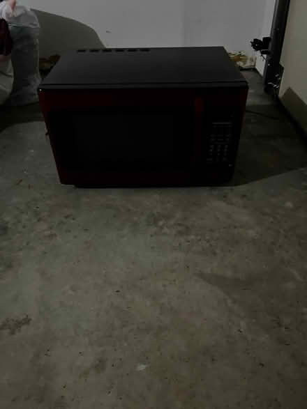 Photo of free Microwave (Near Kroger on 11 Mile) #1