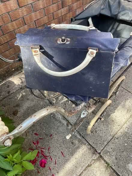 Photo of free Silver Cross dolls pram and bag - in need of some tlc (Bannockburn FK7) #2