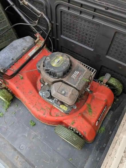 Photo of free Briggs and Stratton Petrol mower (Halesowen B63) #1
