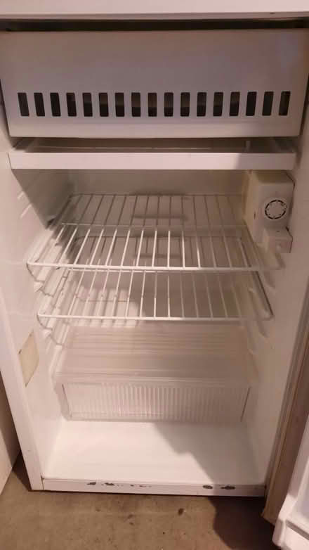 Photo of free Daewoo fridge (LU5 5) #2
