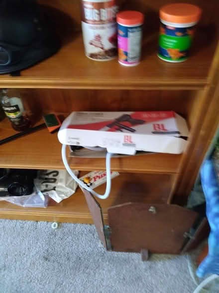 Photo of free Fish Tank with Three Goldfish (Doveton) #3