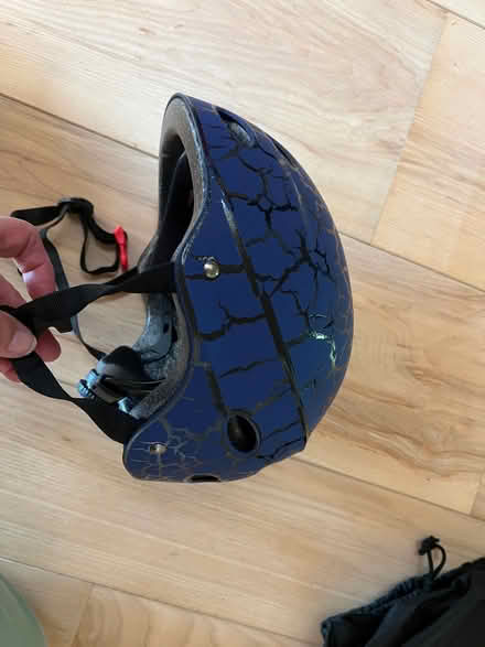 Photo of free child's scooter/skateboard helmet and pads (West Common AL5) #2