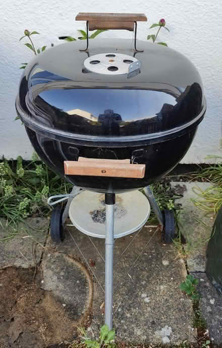 Photo of free Weber BBQ small needs a clean (Cowley OX4) #1
