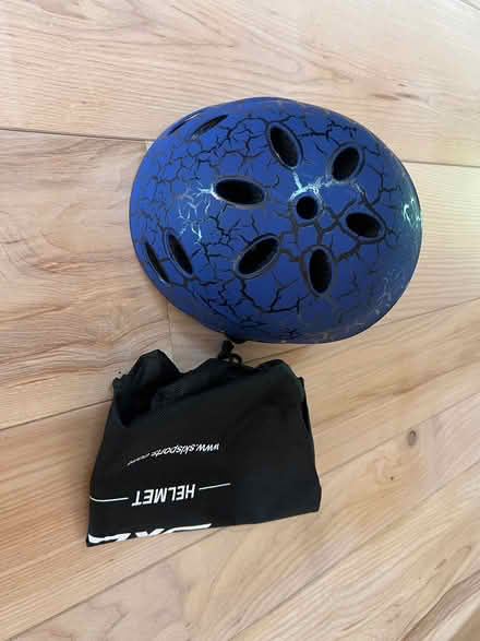 Photo of free child's scooter/skateboard helmet and pads (West Common AL5) #1