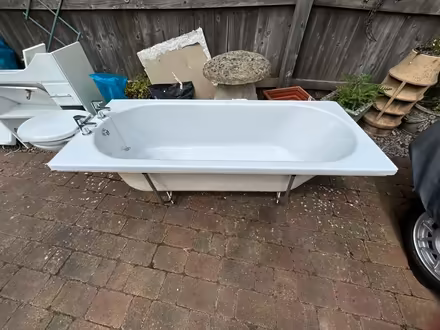 Photo of free White bathroom suite (Taunton) #1
