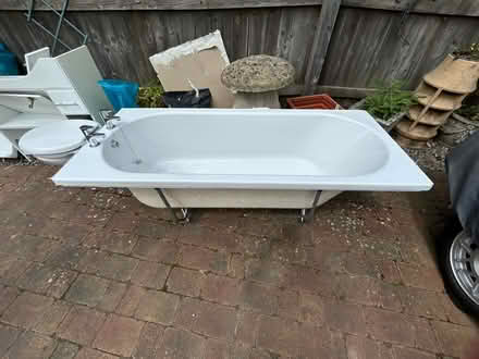 Photo of free White bathroom suite (Taunton) #1