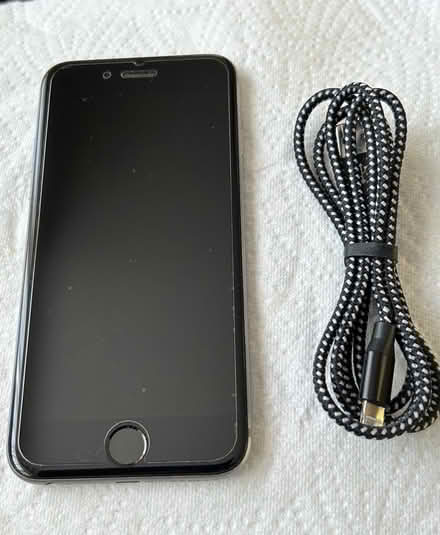 Photo of free iPhone 6 smart phone (Stanford-le-Hope SS17) #1
