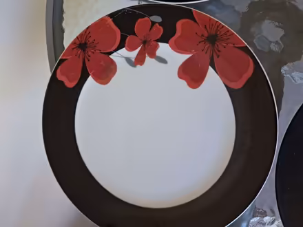 Photo of free Four Dinner Plates (Kimberley NG16) #3