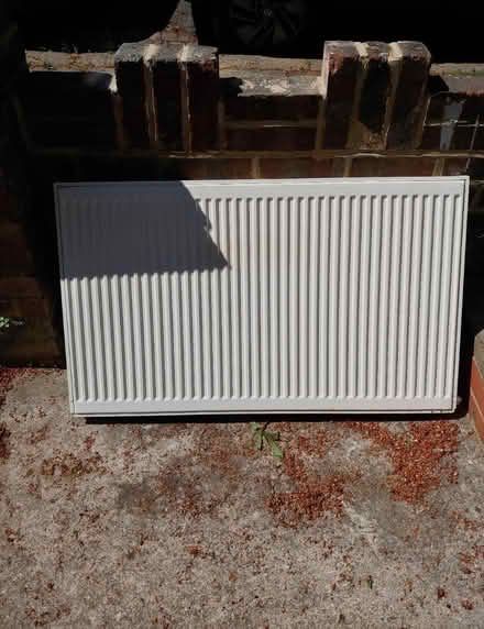 Photo of free Single panel radiator (Chiswick W4 5BD) #1