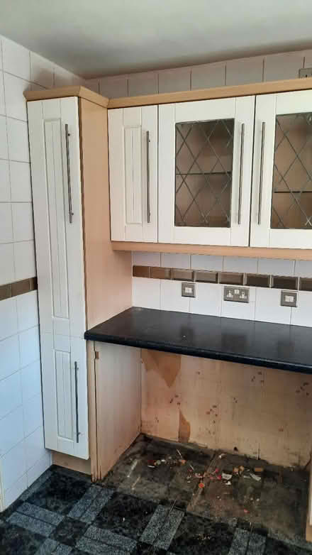 Photo of free Kitchen cupboards (LU5 5) #1