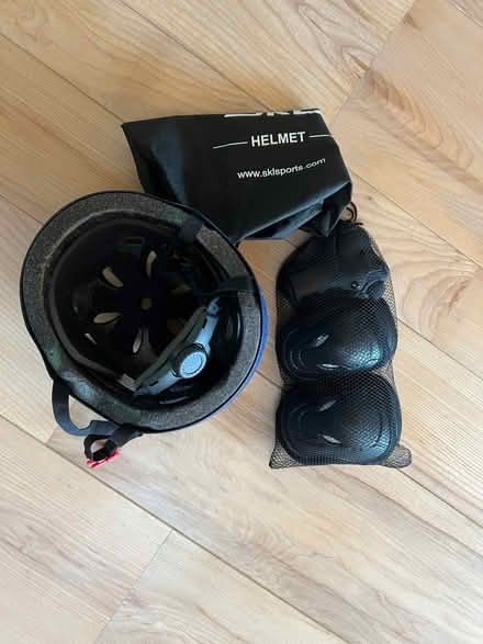 Photo of free child's scooter/skateboard helmet and pads (West Common AL5) #3