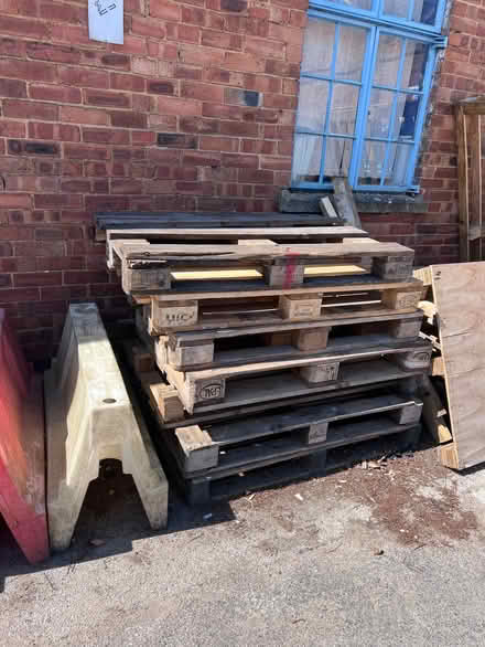 Photo of free Several wooden pallets - about 10 of them (Upper Heyford OX25) #1