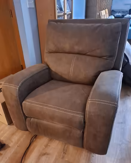 Photo of free Power Recliner (East side near Piggly store) #2