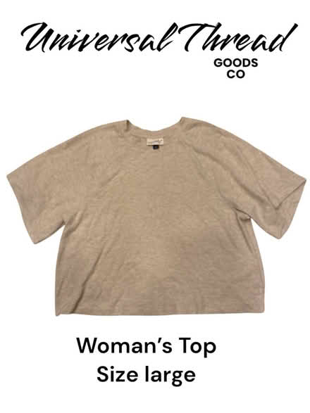 Photo of free Universal Thread Woman’s Top (Brooklyn Storage) #1