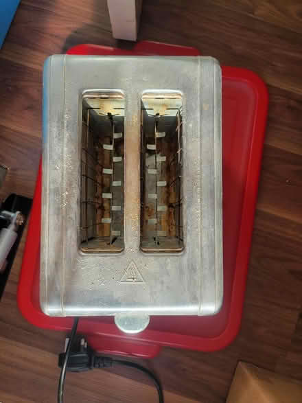 Photo of free 2 slice toaster (Marsh LA1) #1