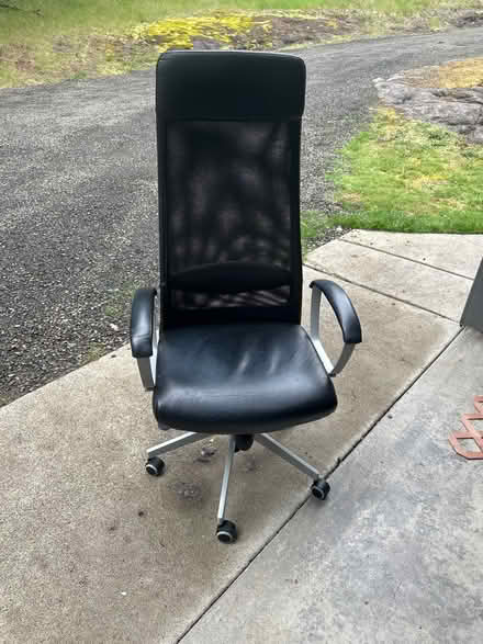 Photo of free Desk chair (Camas) #1