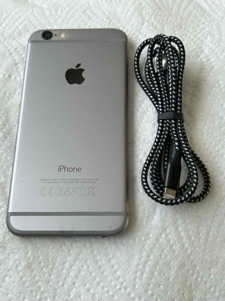 Photo of free iPhone 6 smart phone (Stanford-le-Hope SS17) #2