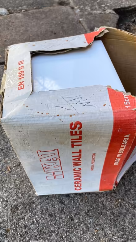 Photo of free White wall tiles (DE72) #1