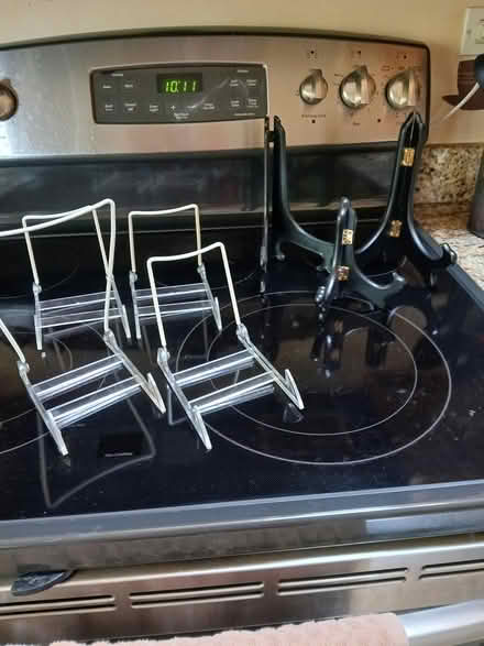Photo of free plate holders (Woodridge-near 75th and Janes) #1