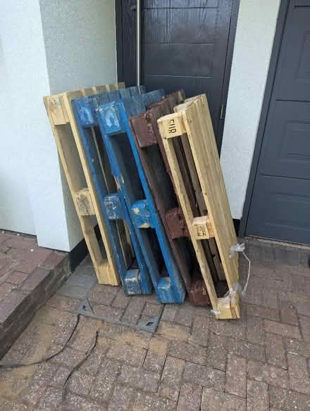 Photo of free Pallets x 5 (Aspley Guise MK17) #1