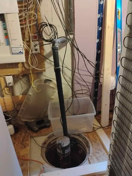 Photo of free Used functional sump pump (Richmond Hill) #4