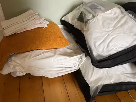 Photo of free Old bedding and towels (G41) (Pollokshaws Road (G41)) #1