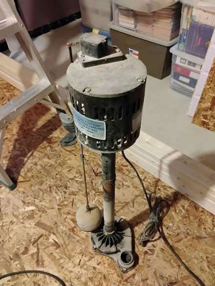 Photo of free Used functional sump pump (Richmond Hill) #4