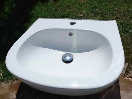 Photo of free Pedestal basin (Ross-on-Wye) #2