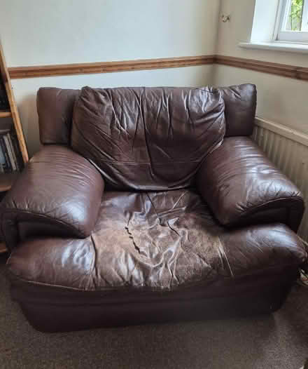 Photo of free Leather 3 seater sofa (and optionally matching armchair) (Charlton OX12) #4