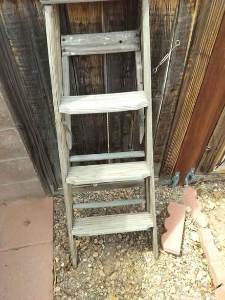 Photo of free Small wooden ladder and a car jack (Rio Rancho) #1