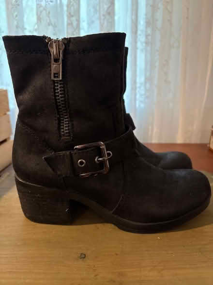 Photo of free Size 6 vegan black boots (Ossining) #2