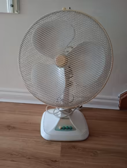 Photo of free Floor or table fan (Kingswood SS16) #1