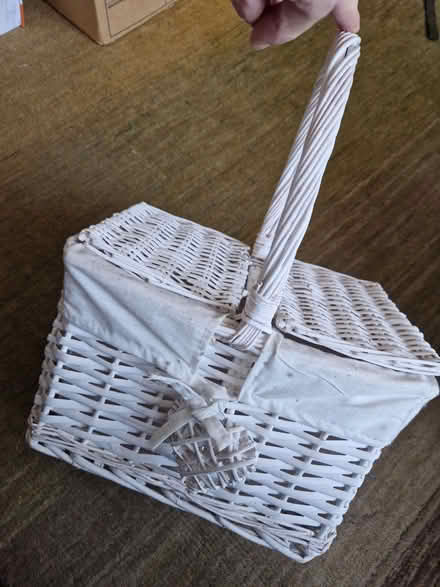 Photo of free Small decorative hamper basket (GU12) #1