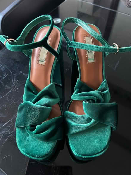 Photo of free Women’s green velvet shoes (Fobbing SS17) #1