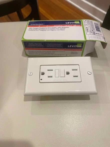 Photo of free GFCI outlet (Dupont Circle) #1